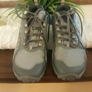 Merrell Like New athletic shoes